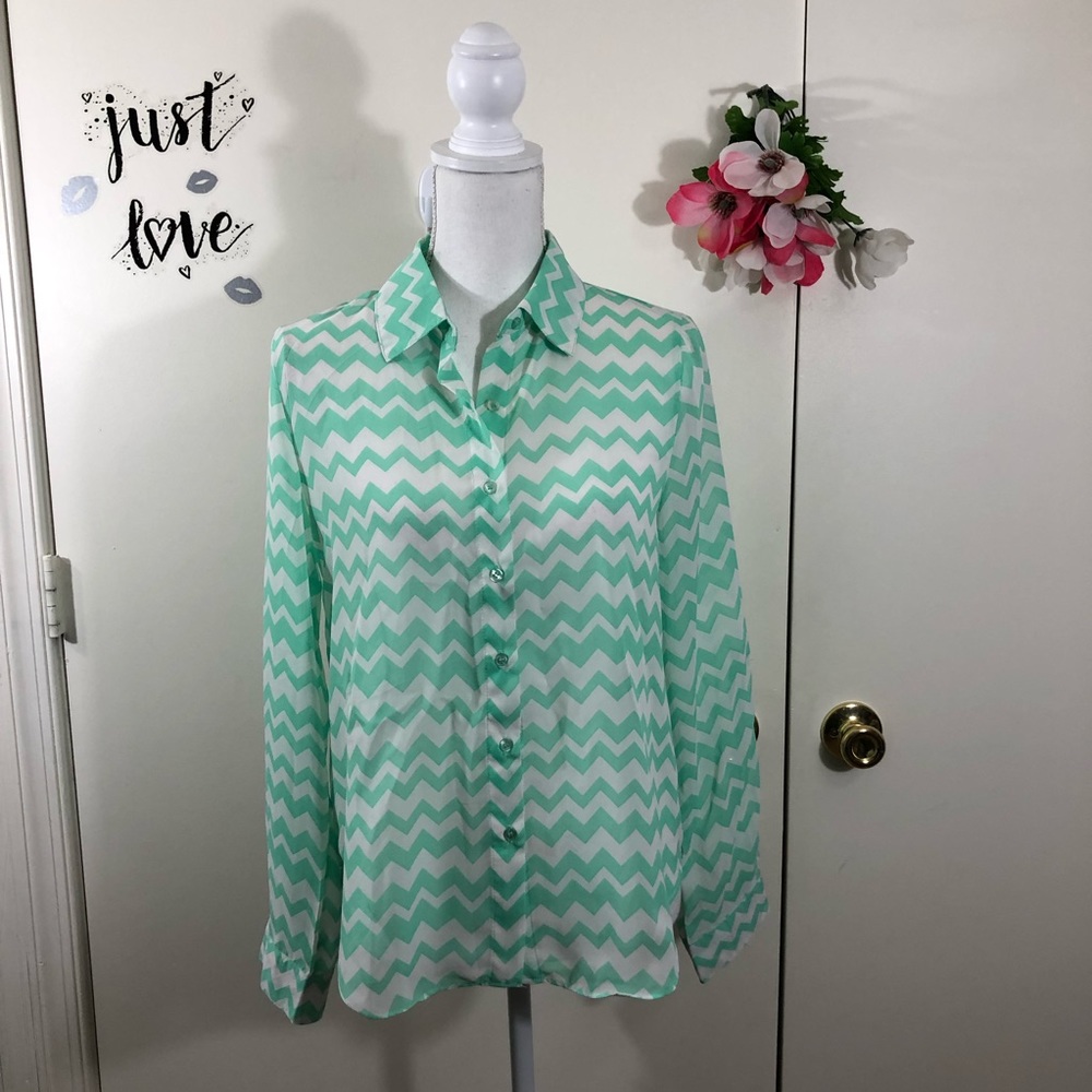 LIME BLUE CHEVRON PRINT HI/LO BUTTONED SHIRT SZ M